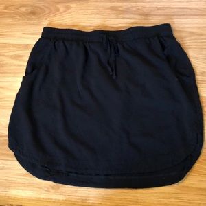 NWOT black short skirt with pockets!